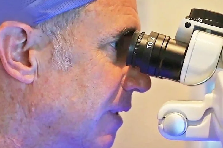 زراعة عدسة داخل العين في ايران 2 eye doctors in iran.jpg
