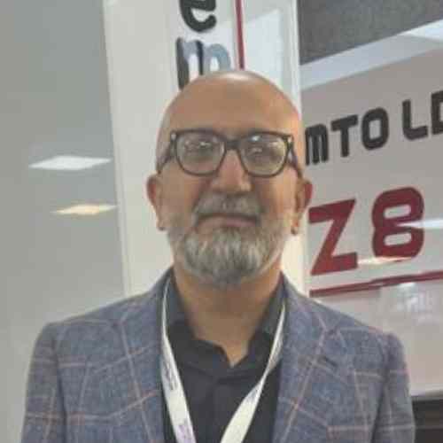 أطباء العيون في شيراز حسب التخصص 31 د. آرمان مولازاده في شيراز